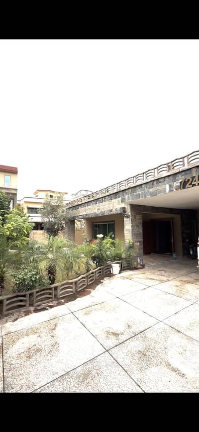 Corner Kanal House sector 3 Gulshanabad