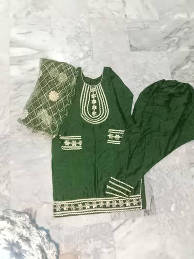 Green Embroidered 3 Piece Suit – Used