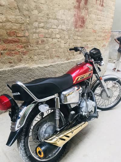 selling my cg honda125 model2022 condition10by9 phone 03123089120