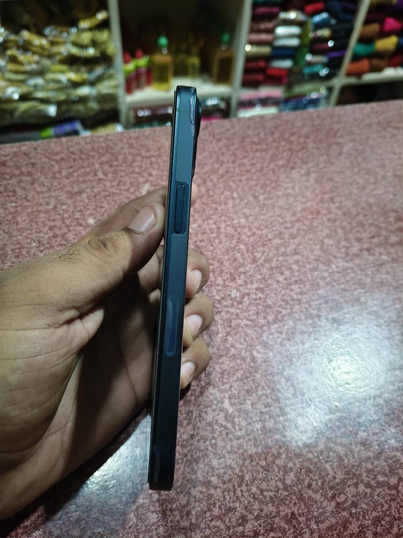 Apple iPhone 13 2