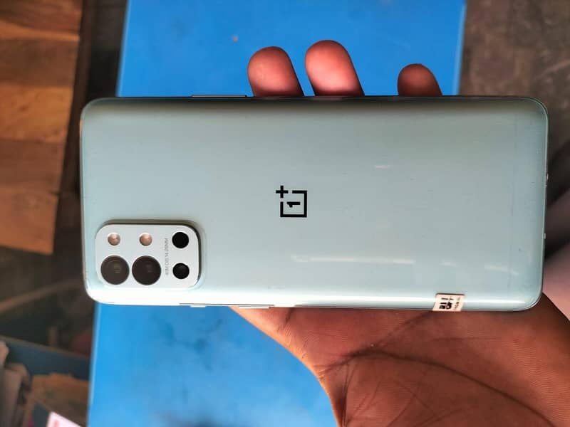 One Plus 9R 1