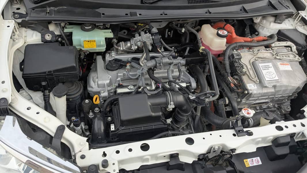 Toyota Corolla Axio Hybrid 1.5 2018 [ URGENT SALE ] 10