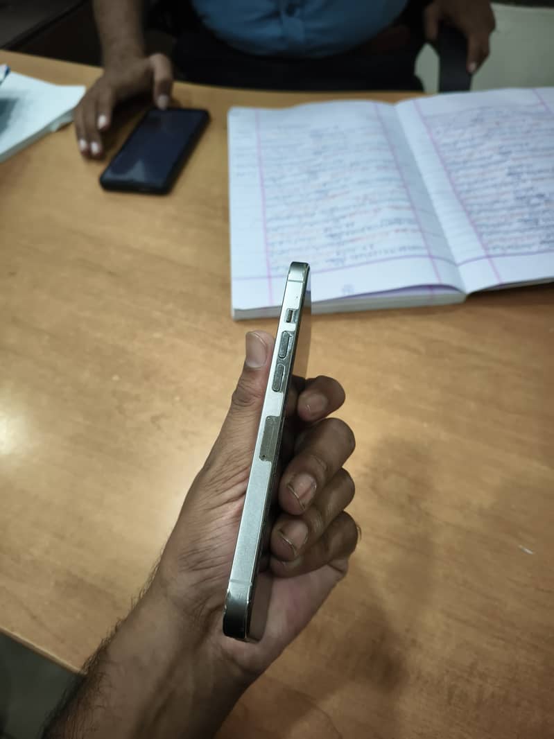 Apple iPhone 13 Pro 2