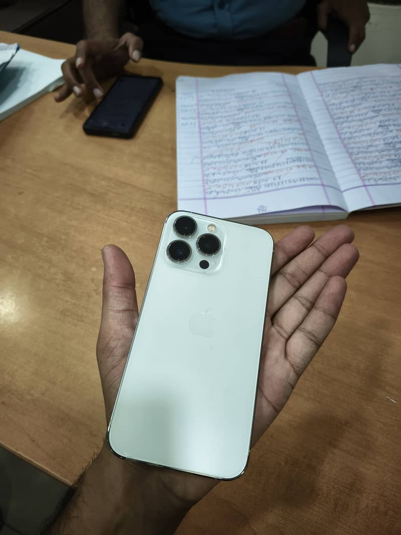 Apple iPhone 13 Pro 3