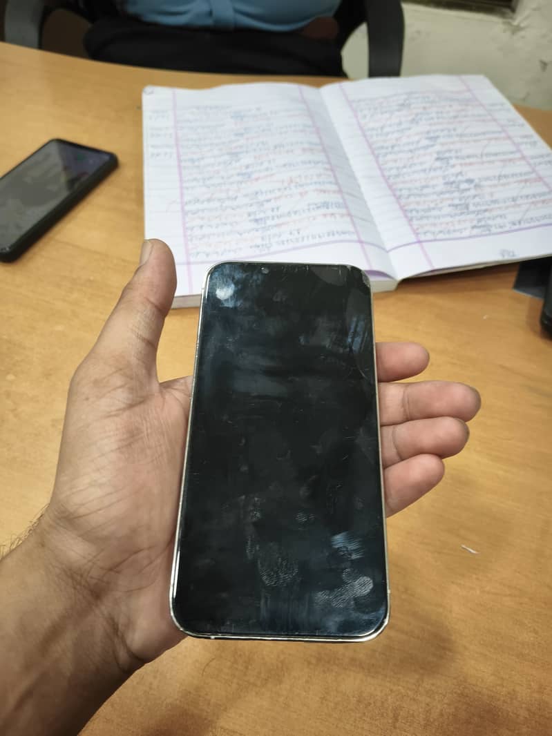 Apple iPhone 13 Pro 4