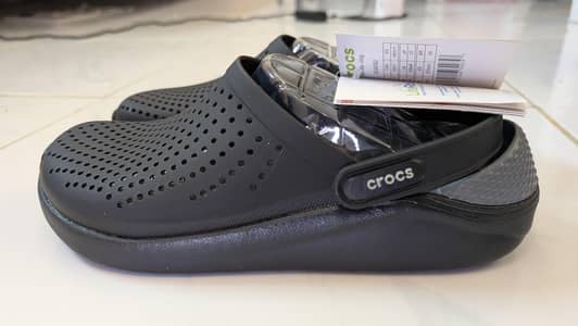100% Original Crocs | Size 42-43 | Pure Black & Came from Dubai