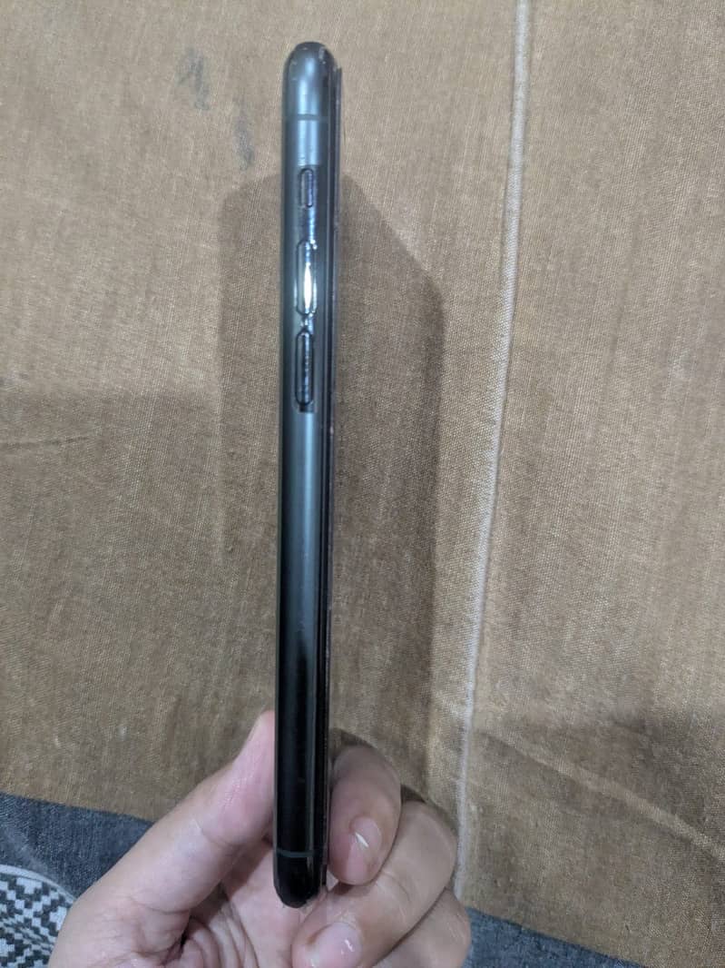 Apple iPhone 11 Pro 1