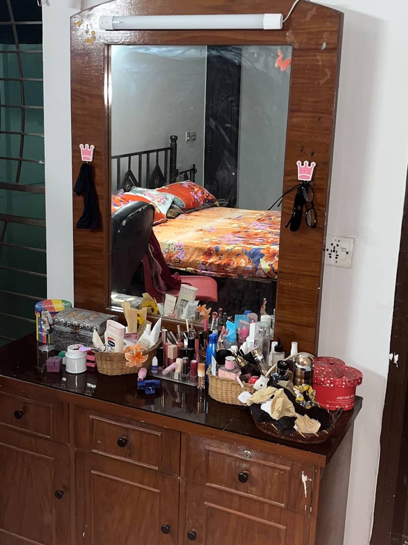 dressing table 0