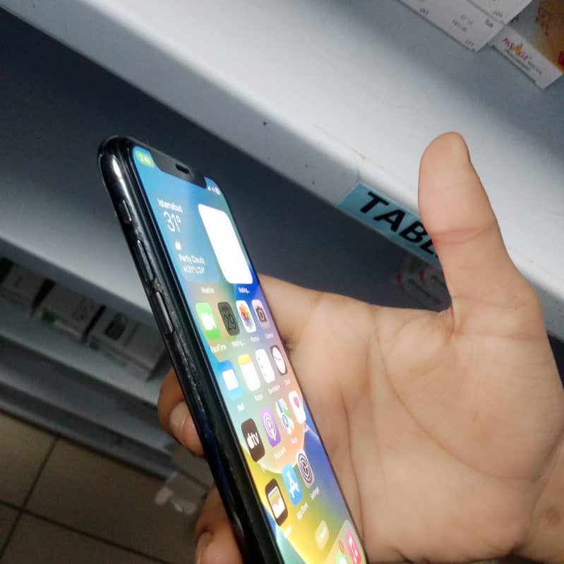 Apple iPhone X 3