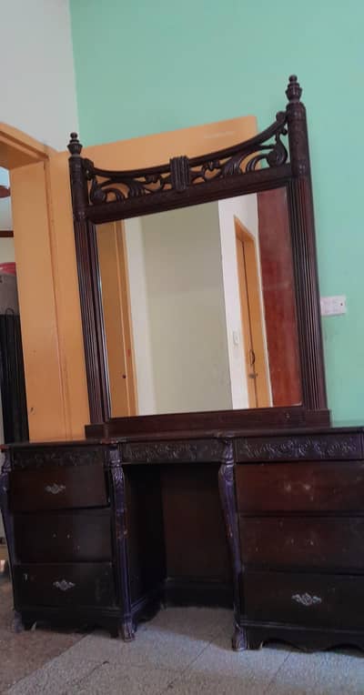 Dinning table with 6 draws.