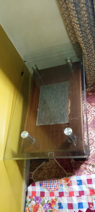 ek Badi table hai do chhoti table se