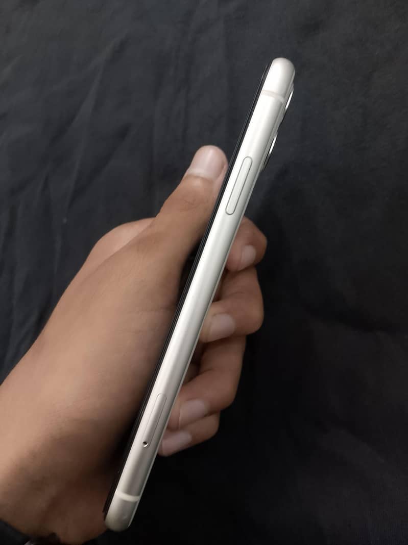 Apple iPhone 11 3