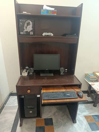 Computer table