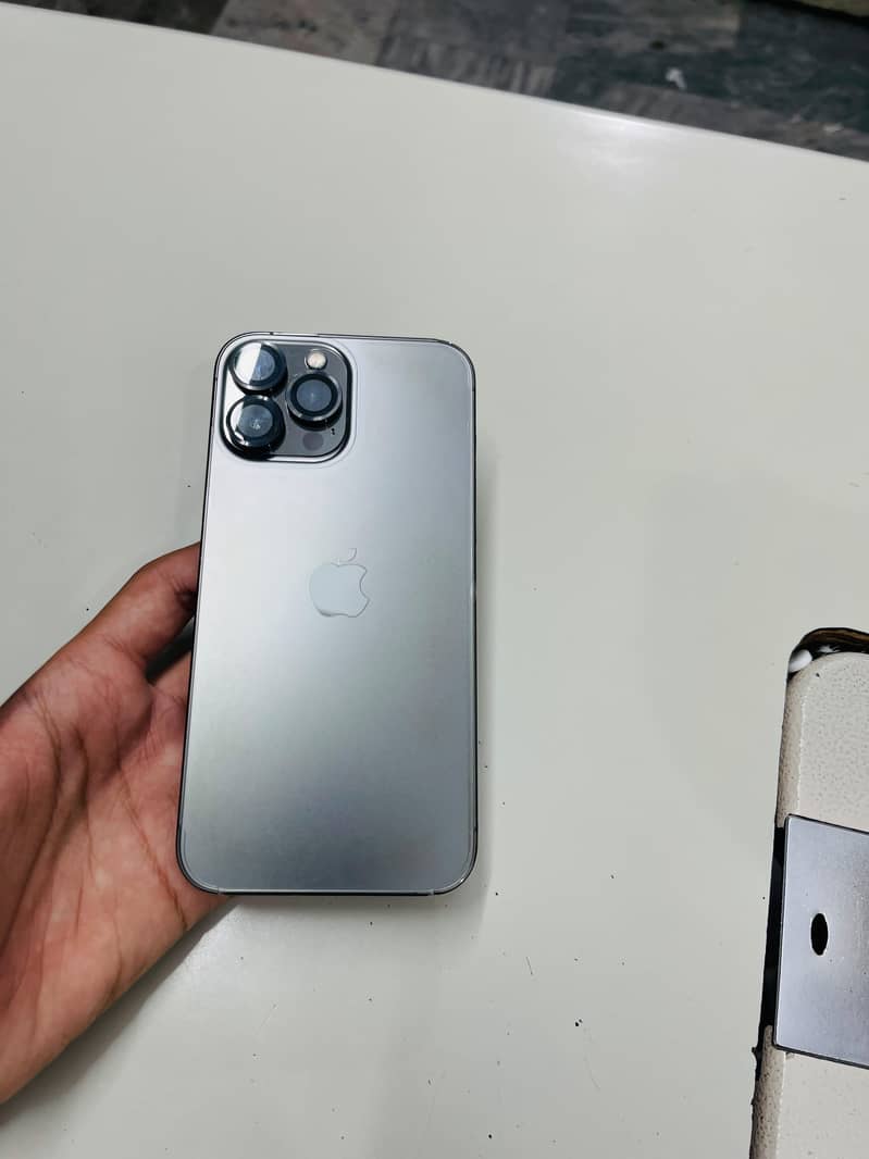 Apple iPhone 13 Pro Max 3