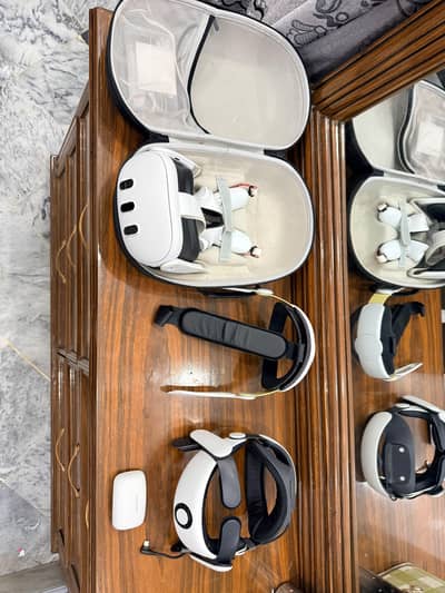 Meta Quest 3 512GB + Travel Case + BOBOVR Battery Strap