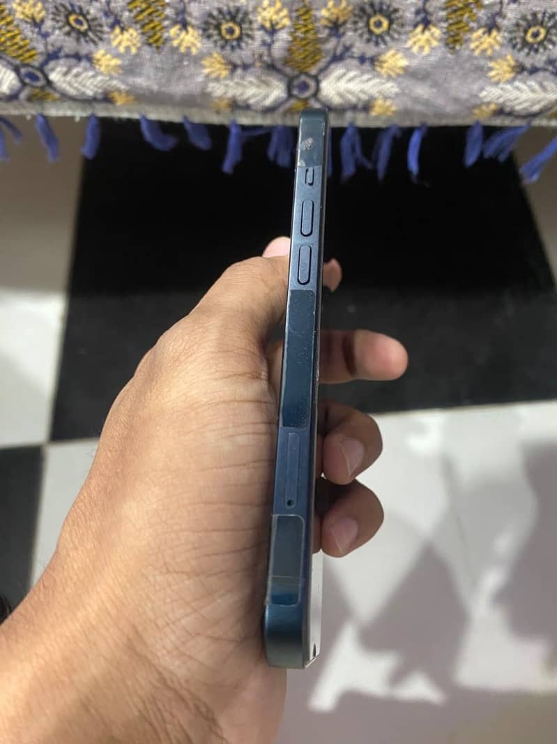 Apple iPhone 13 1