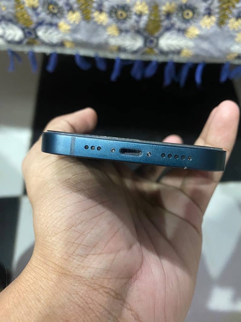 Apple iPhone 13 2