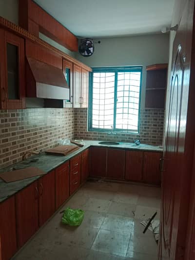 10 MARLA UPPER FLOOR FOR RENT IN PAK ARAB