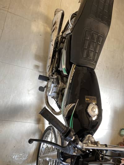 Black Honda 125.14 model