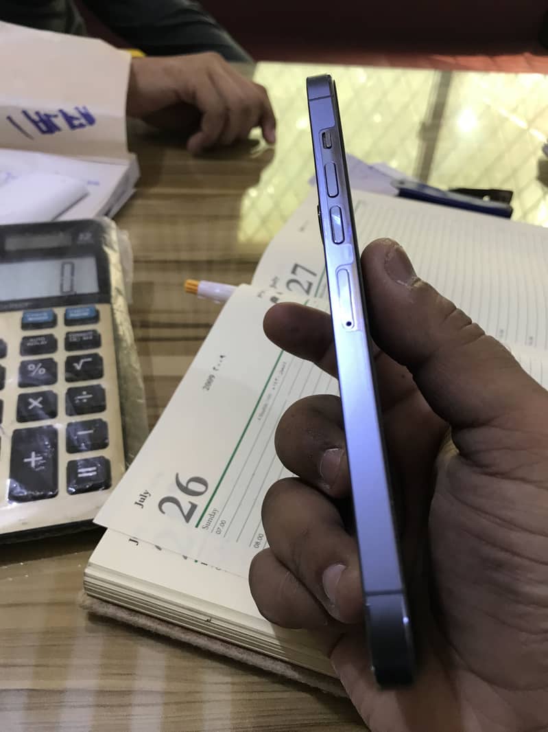 Apple iPhone 13 Pro Max 4