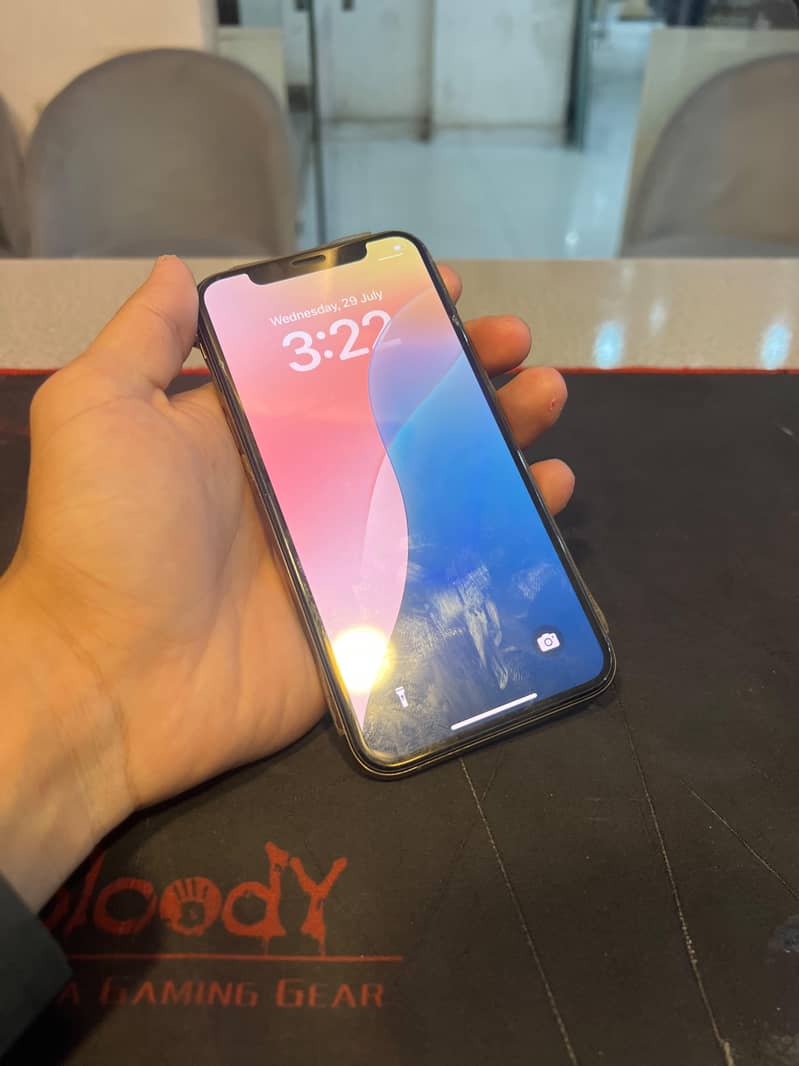 Apple iPhone XS 1