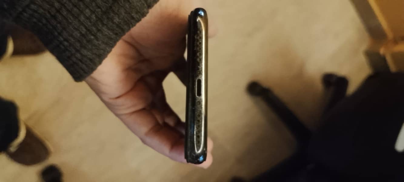 Apple iPhone X 3