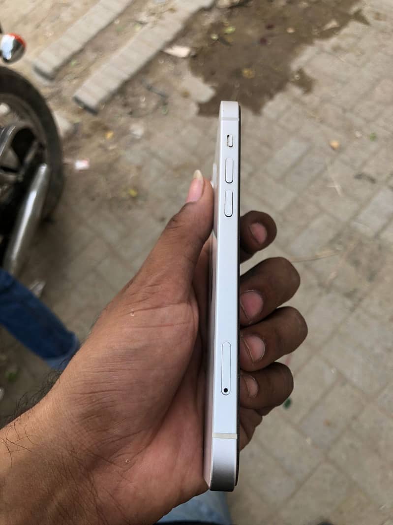 Apple iPhone 12 0