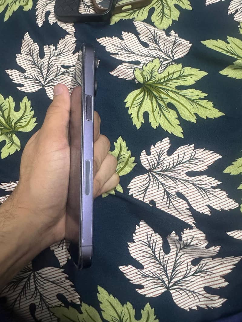 Apple iPhone 14 Pro Max 1