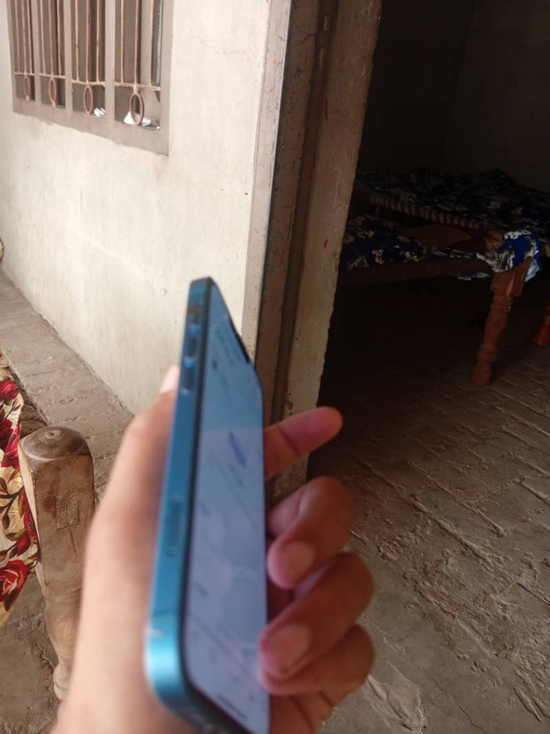Apple iPhone 13 2