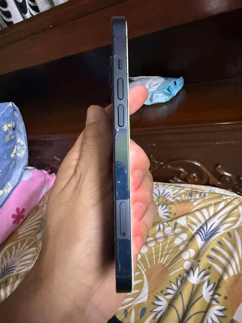 Apple iPhone 13 1