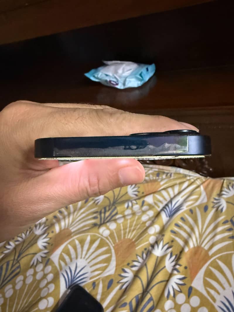 Apple iPhone 13 2