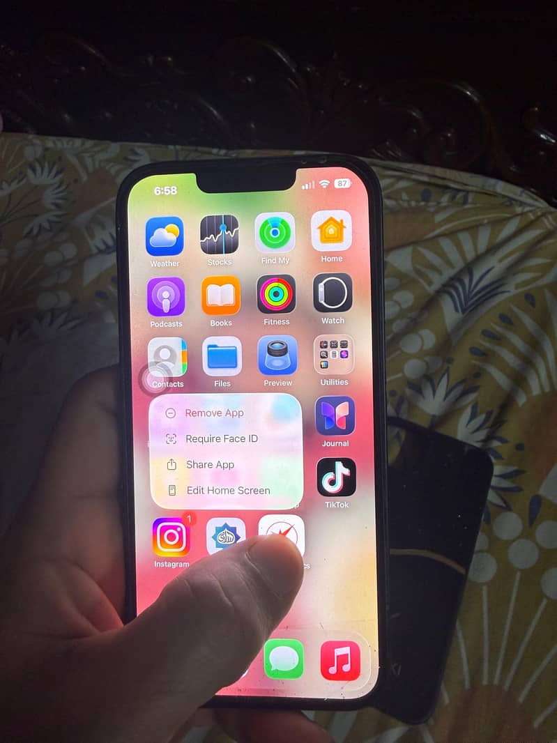 Apple iPhone 13 8