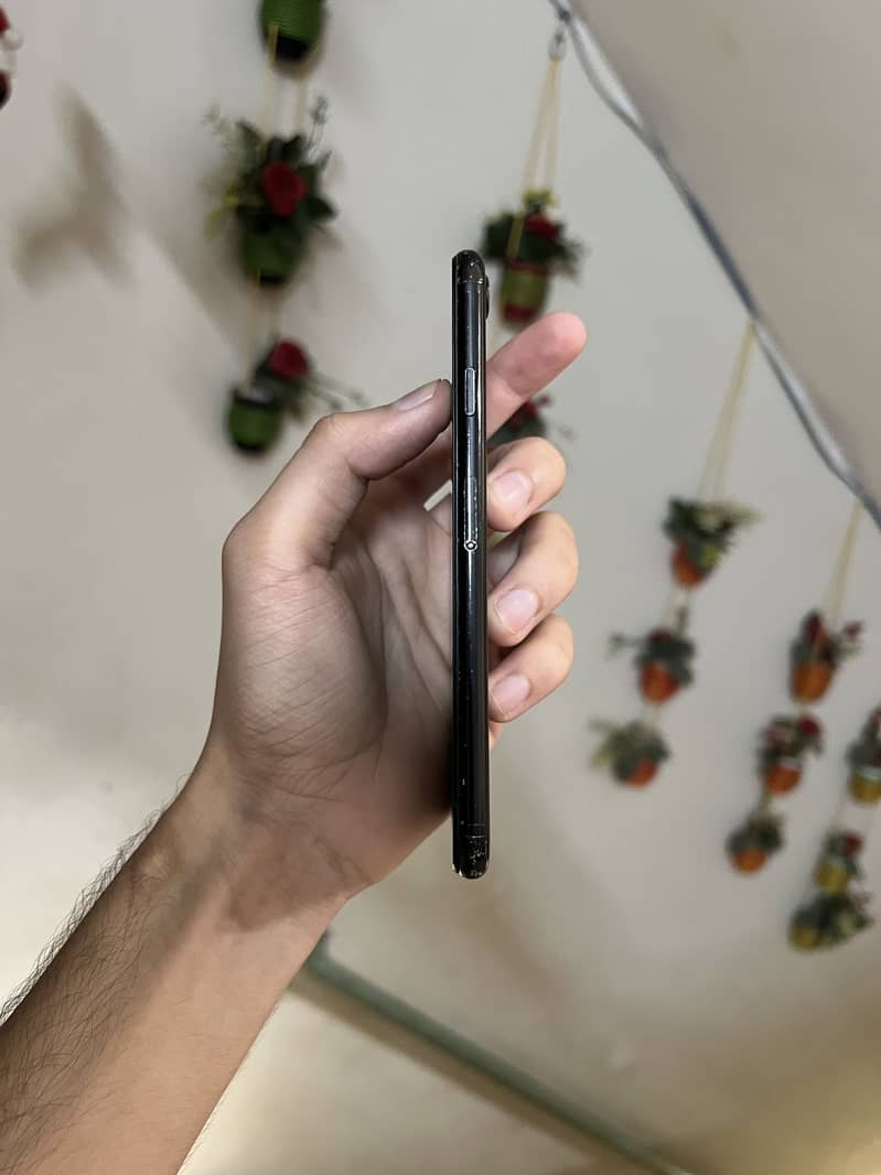 Apple iPhone 7 3