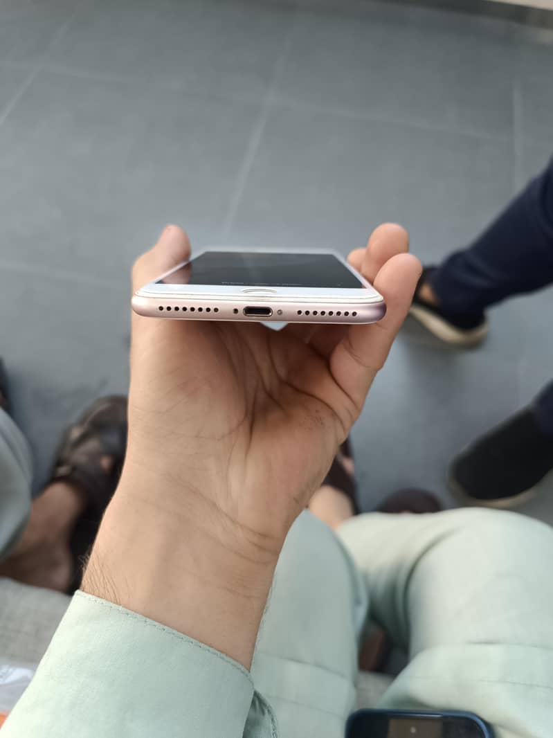 Apple iPhone 7 Plus 2