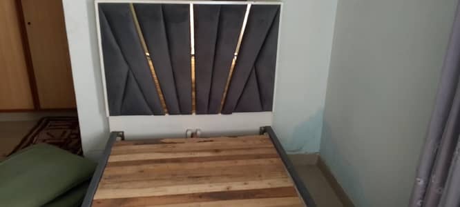 Single bed for Sale