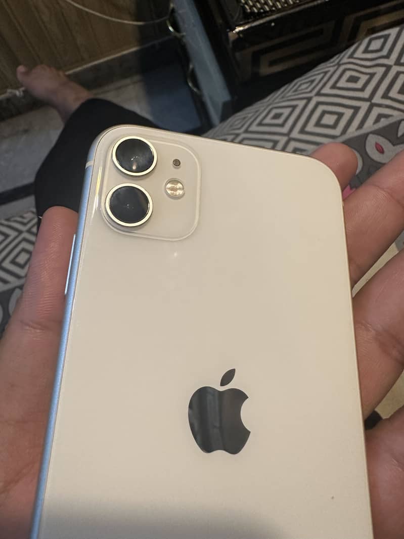 Apple iPhone 11 0