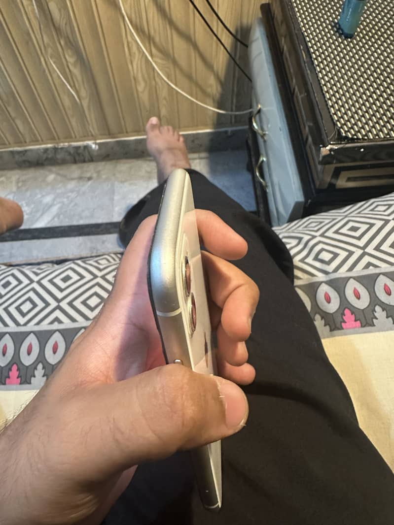 Apple iPhone 11 3