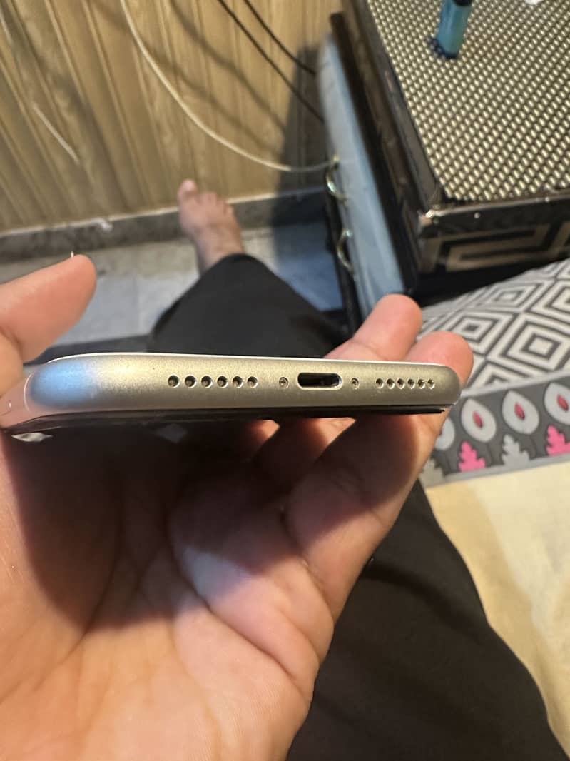 Apple iPhone 11 6