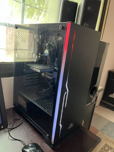 Gaming Pc with monitor and keyboard/mouse