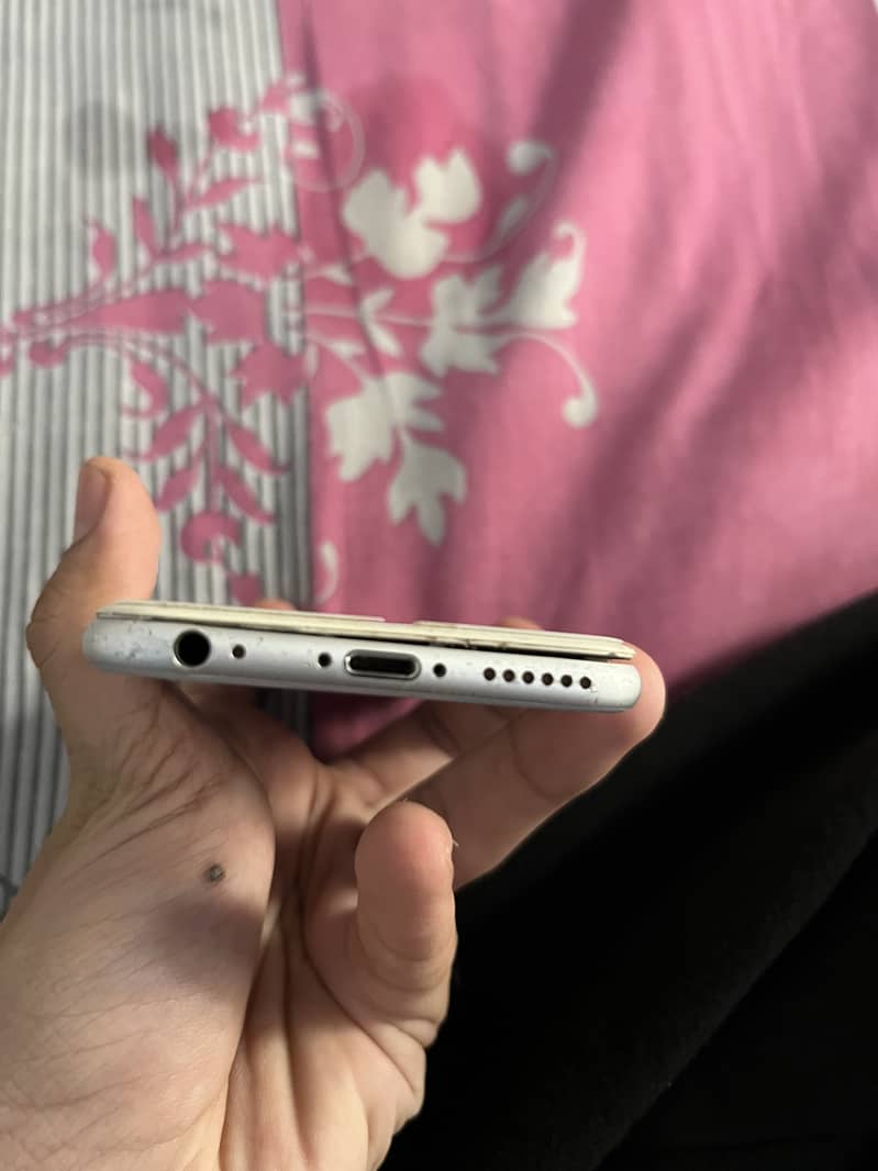 Apple iPhone 6S 4