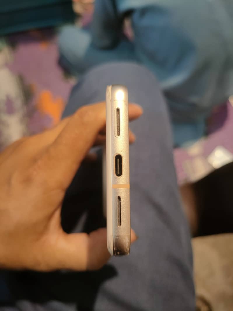 Google pixel 8 10/10 condition 2