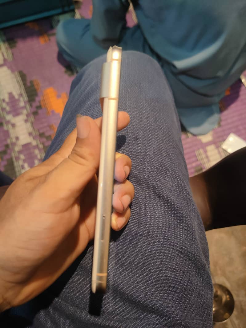 Google pixel 8 10/10 condition 3