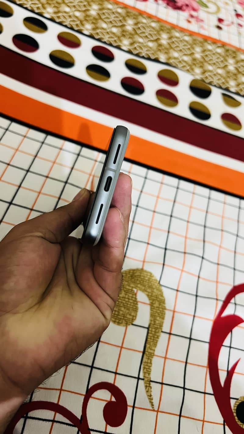 Google Pixel 8 5