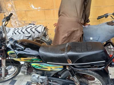 super power bike saf sutri achi karak bike ha engine zero jaisa ha sun