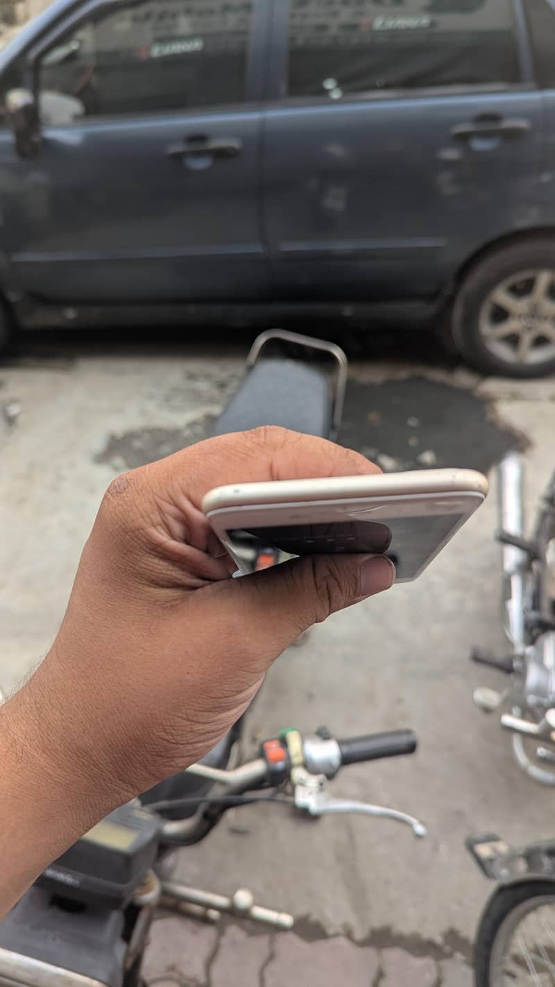 Apple iPhone 7 Plus 4
