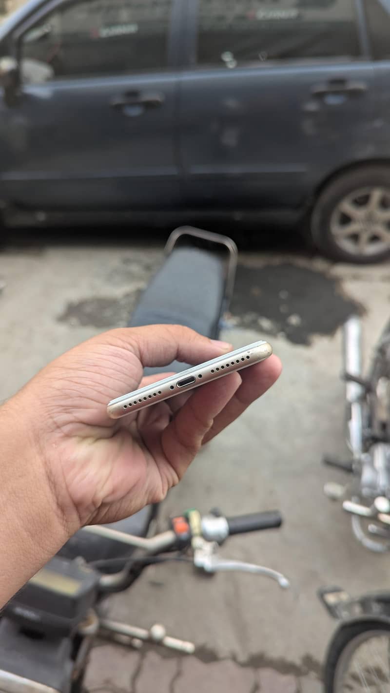 Apple iPhone 7 Plus 5