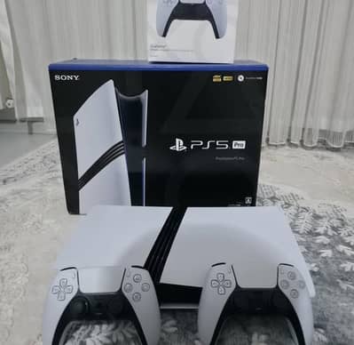 PS5 pro 2 controllers with disc drive with box 5games urgent sale