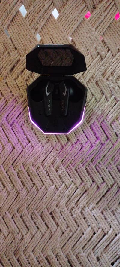 I used only 2 days and I want to sell it because I need money