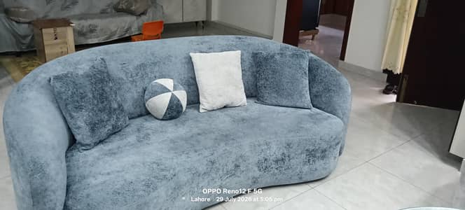 6 seater branded  sofa set almost brand new