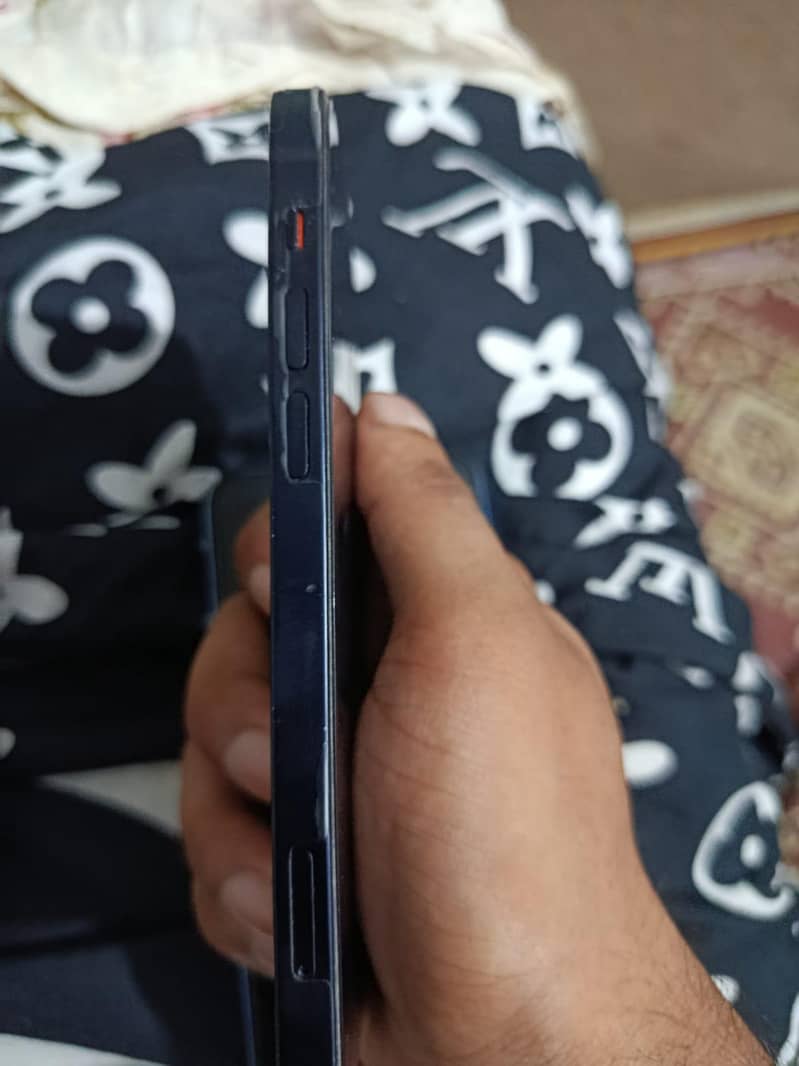 Apple iPhone 12 1